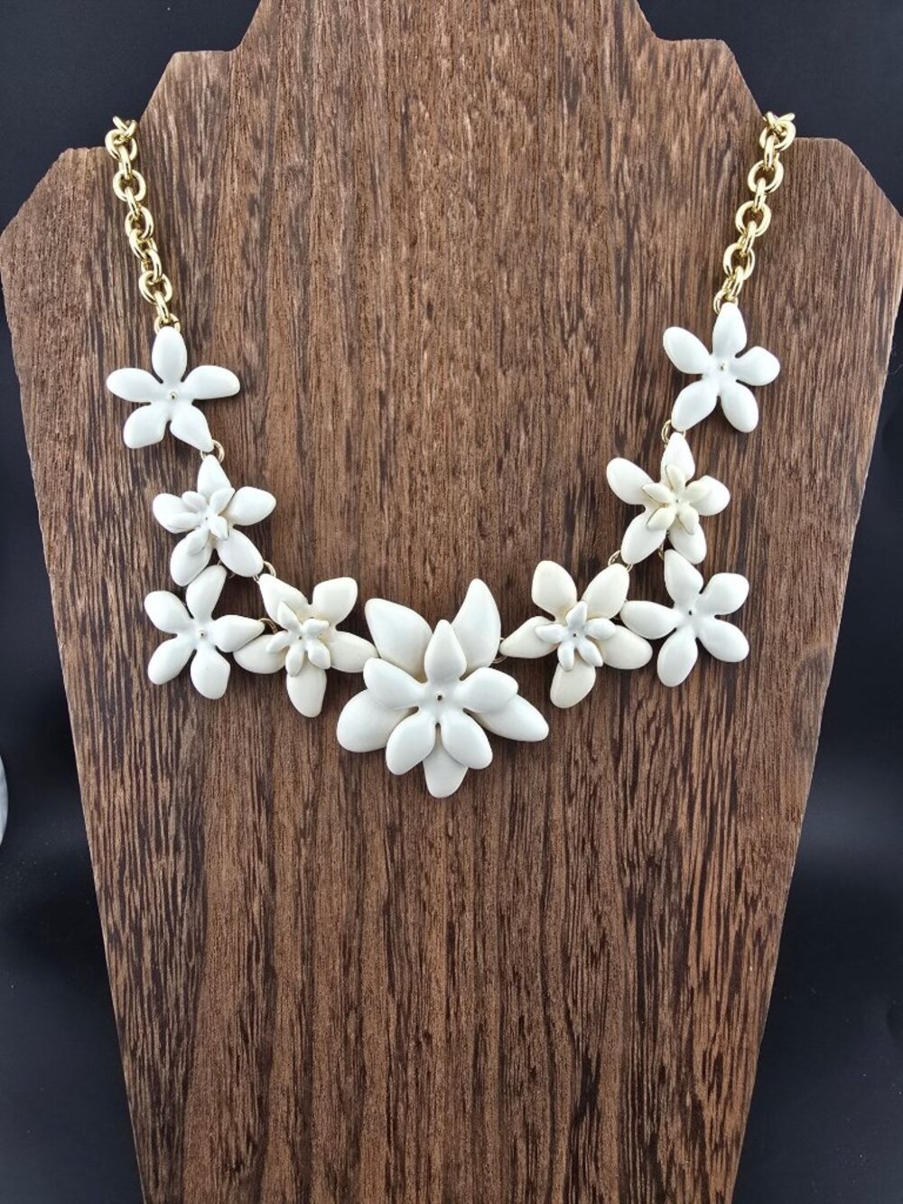 Talbots White Floral Necklace With Gold Chain & Adjustable Clasp Spring Fairy
